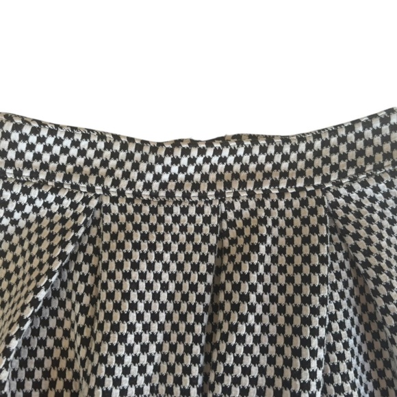 Bethany Mota Black & White Mini Skirt Size Extra Small - Picture 3 of 4